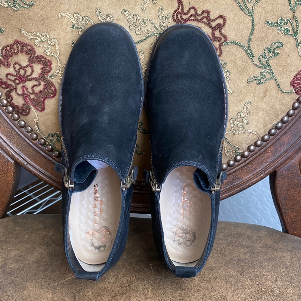HUSHPUPPIES BLACK SUEDE SHOES